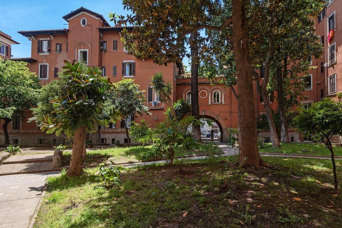Hip Pad In Garbatella Rome
